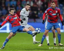 万博全站-沃尔夫斯堡主教练哈森许特尔